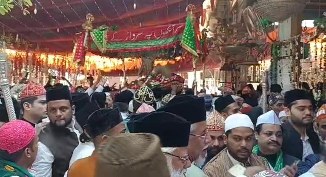 हज़रत ख्वाजा सैयद फखरूद्दीन चिश्ती बड़ी शानो शोकत के साथ मनाया जा रहा है।
