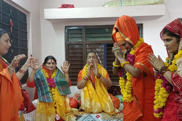 महामंडलेश्वर माता सती नन्दगीरी का अजमेर आगमन, किन्नरों की हवेली को बताया ‘मायका’, गुरु को किया नमन